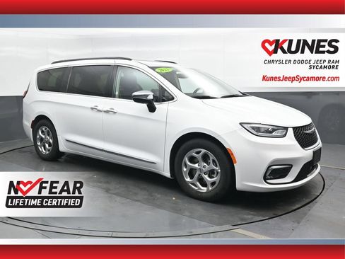 Used 2023 Chrysler Pacifica Limited image 1