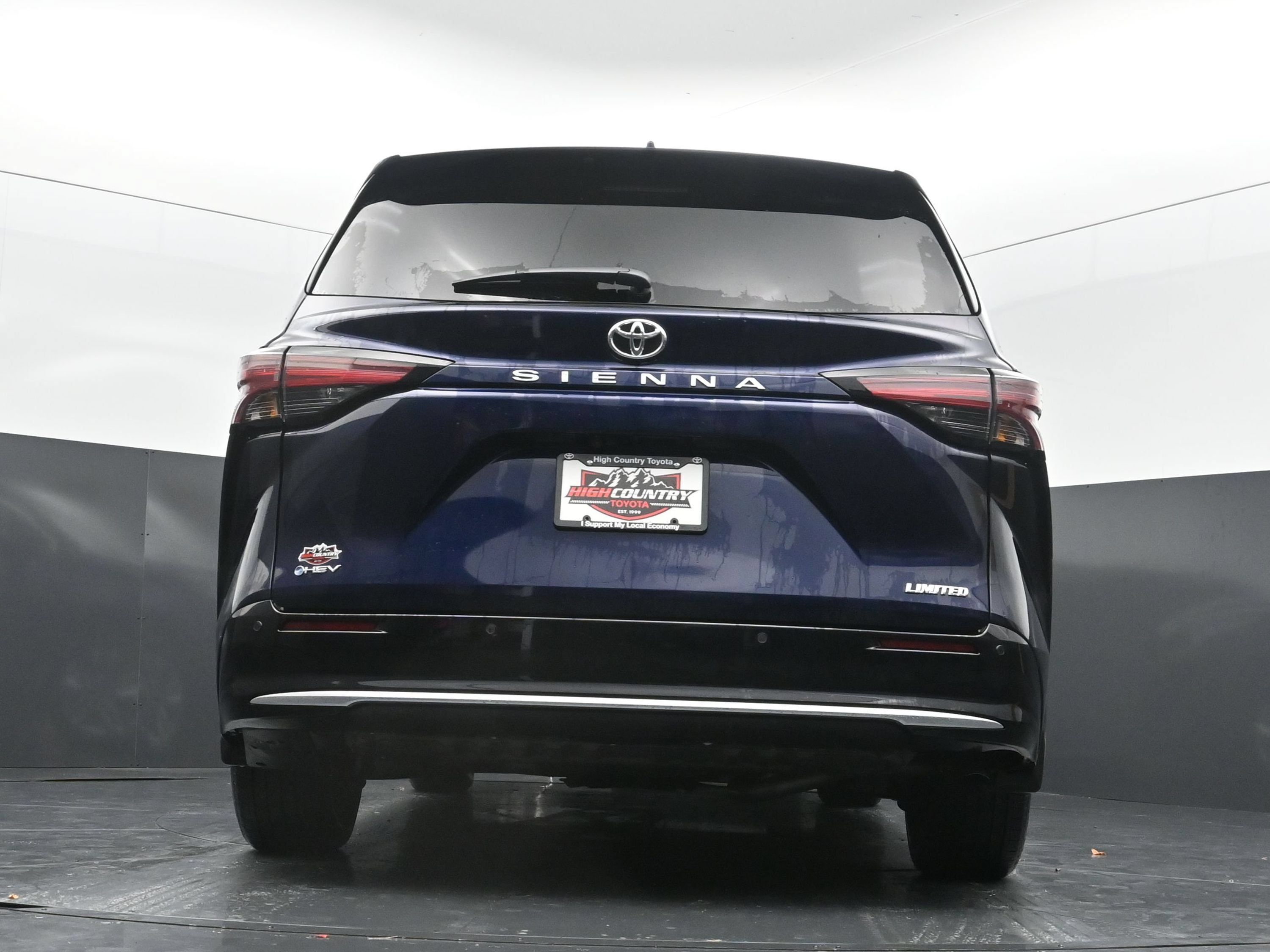 Used 2026 Toyota Sienna Limited FWD image 40