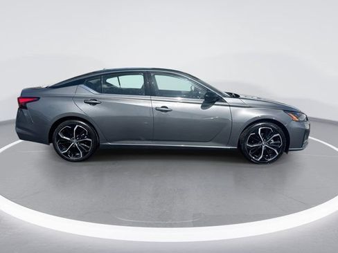 Used 2025 Nissan Altima 2.5 SR FWD image 4