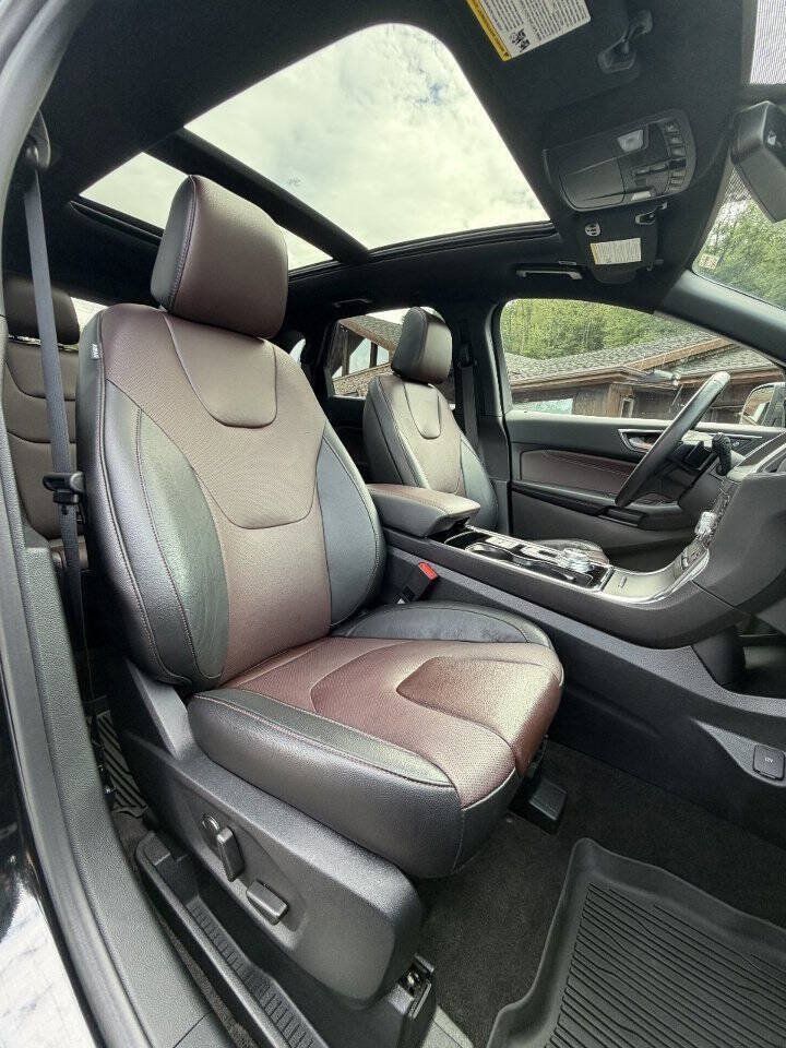 Used 2020 Ford Edge Titanium w/ Equipment Group 301A AWD/4WD image 29