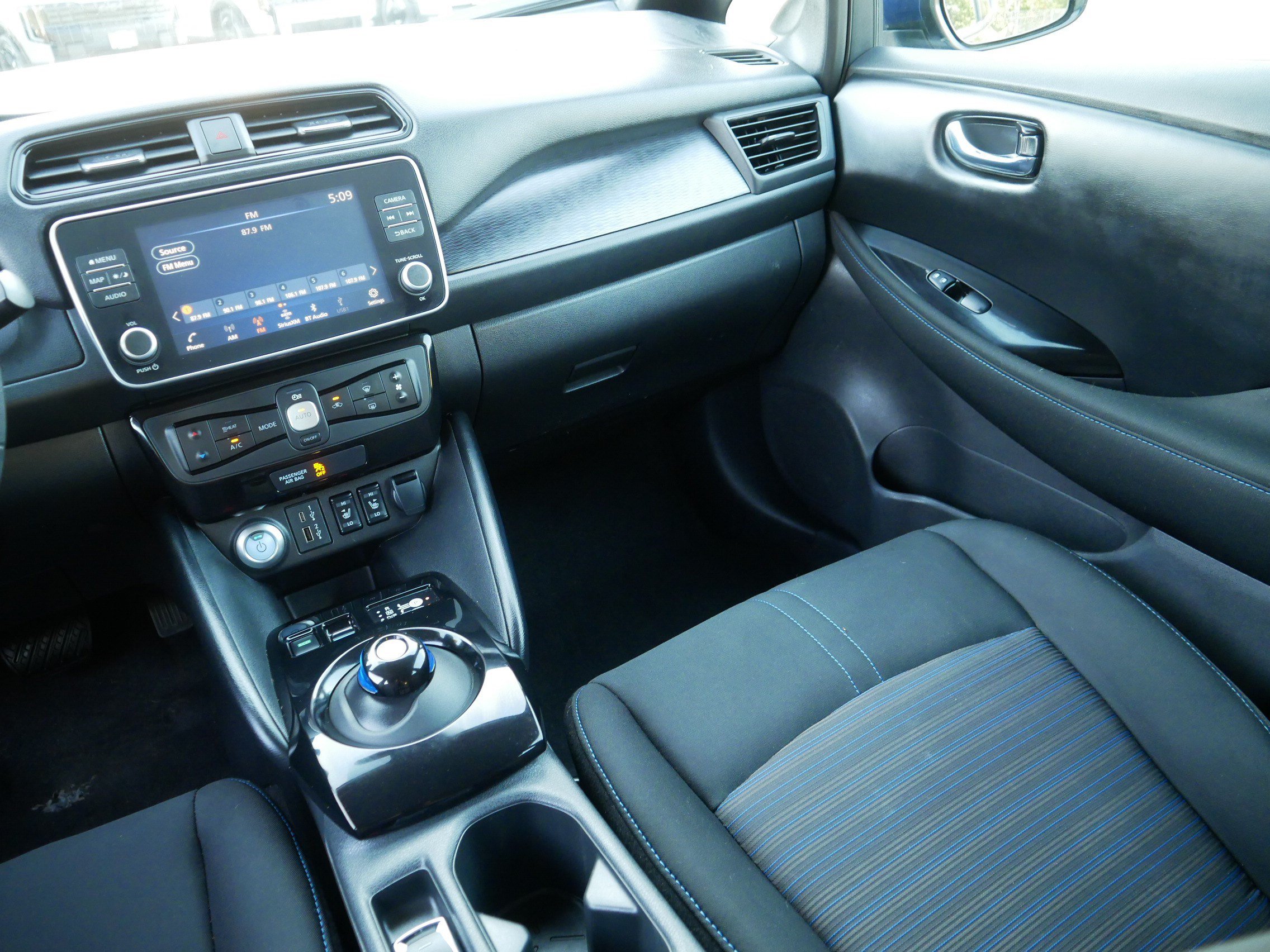 Certified 2025 Nissan Leaf SV Plus FWD image 11