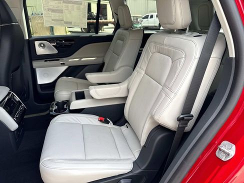 New 2025 Lincoln Aviator Reserve w/ Luxury Package image 14