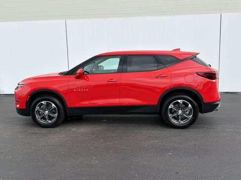 Used 2025 Chevrolet Blazer LT FWD image 2