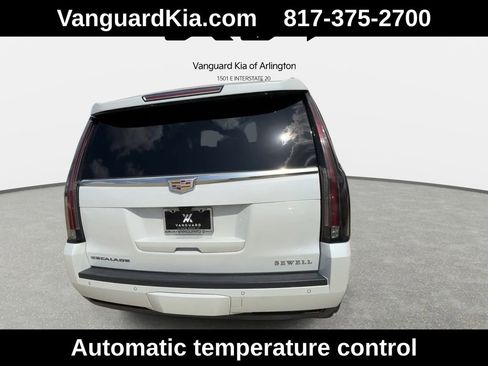 Used 2020 Cadillac Escalade Luxury AWD/4WD image 8