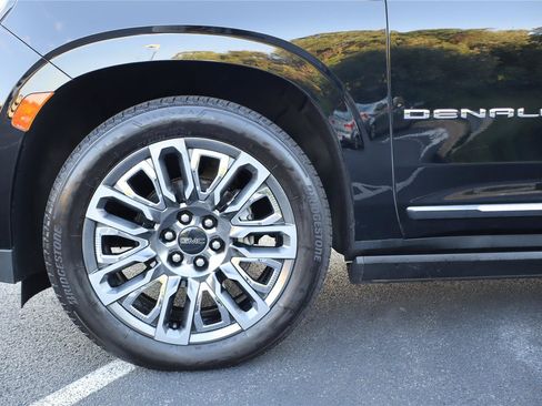 Used 2023 GMC Yukon XL Denali Ultimate AWD/4WD image 11