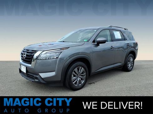 Used 2025 Nissan Pathfinder SV image 1