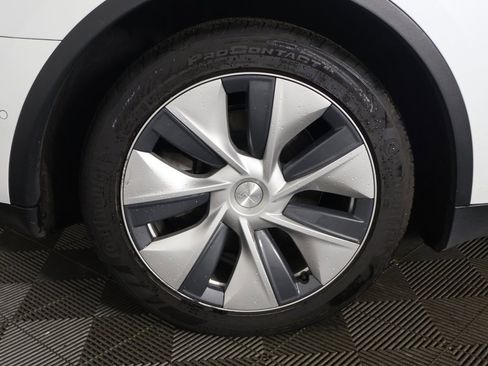 Used 2020 Tesla Model Y Long Range image 19
