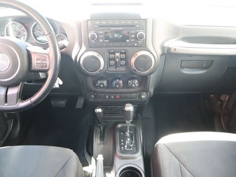 Used 2018 Jeep Wrangler Unlimited Sport S AWD/4WD image 25