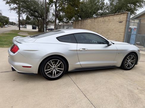 Used 2016 Ford Mustang GT RWD image 14