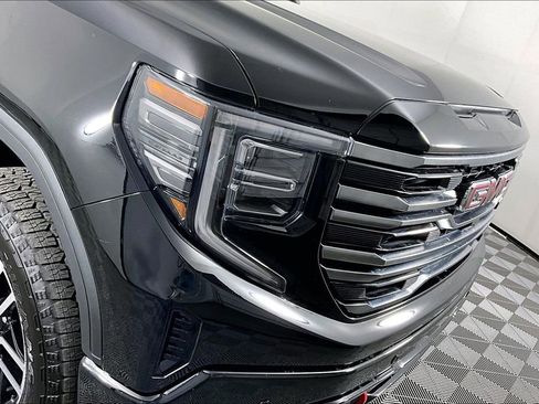 Certified 2025 GMC Sierra 1500 AT4 w/ AT4 Premium Package AWD/4WD image 29