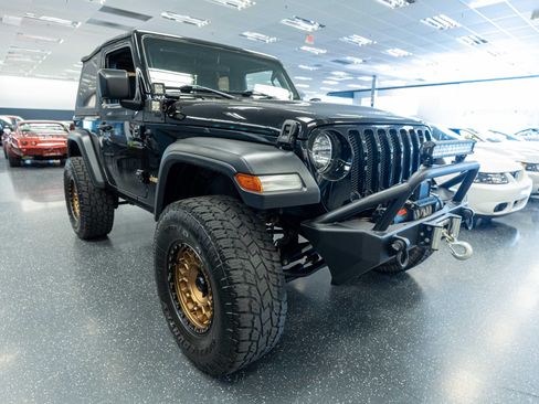 Used 2020 Jeep Wrangler Sport AWD/4WD image 3