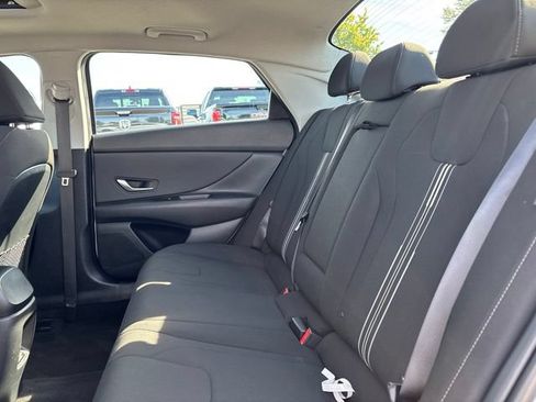 Used 2025 Hyundai Elantra SEL FWD image 31