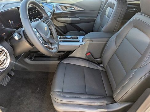 New 2026 Chevrolet Equinox EV LT image 18