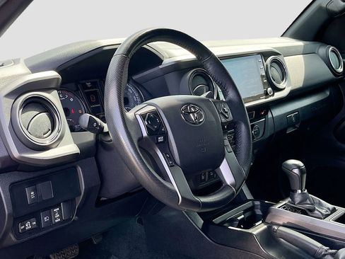 Used 2022 Toyota Tacoma TRD Sport w/ Technology Package image 9