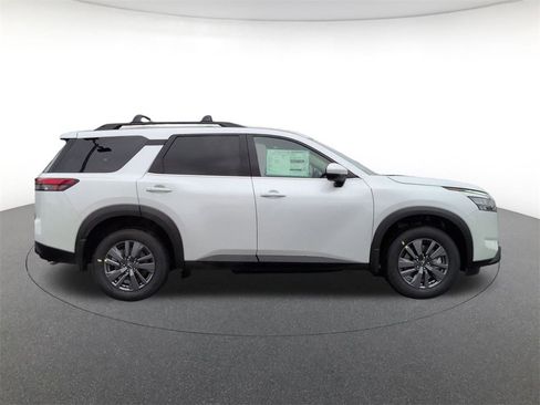 New 2025 Nissan Pathfinder SV image 4