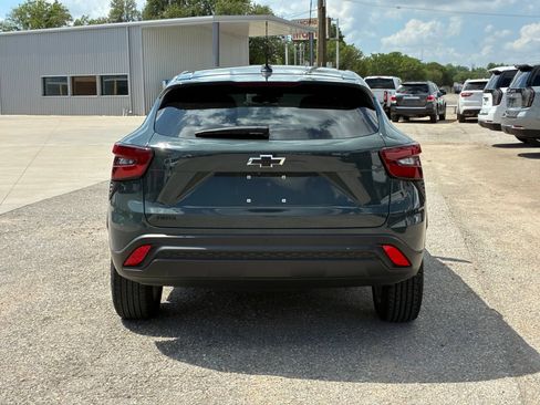 Used 2025 Chevrolet Trax LS w/ LS Convenience Package FWD image 10