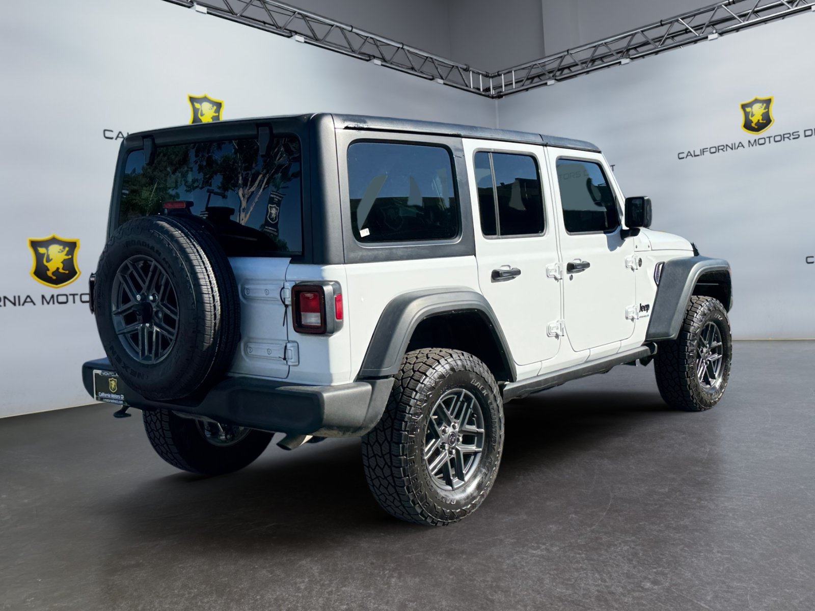 Used 2025 Jeep Wrangler Unlimited Sport AWD/4WD image 5