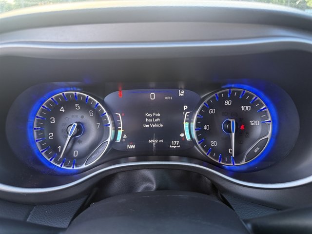 Used 2024 Chrysler Pacifica Touring-L FWD image 13