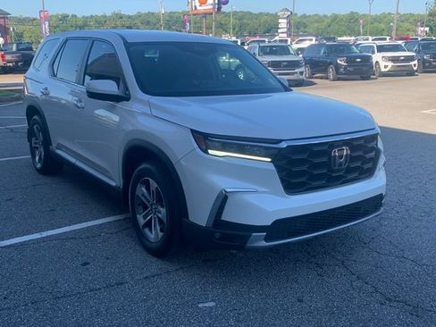 Used 2025 Honda Pilot EX-L image 3