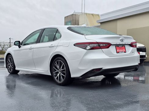 Used 2024 Toyota Camry XLE FWD image 5