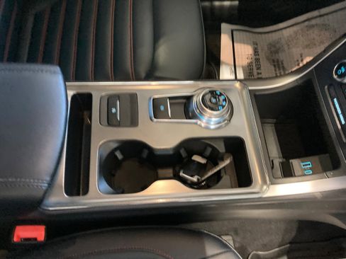 Used 2023 Ford Edge SEL w/ Sport Appearance Package image 5