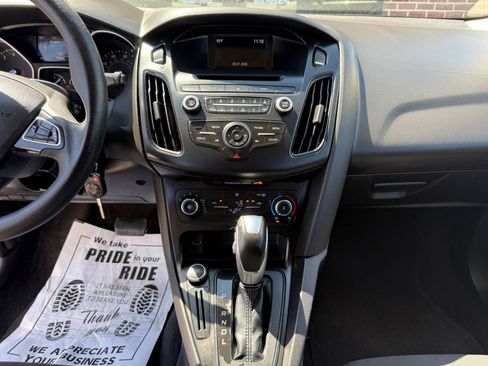 Used 2016 Ford Focus SE FWD image 14