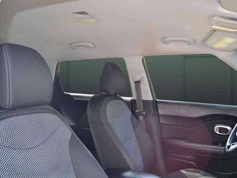 Used 2017 Kia Soul + image 26