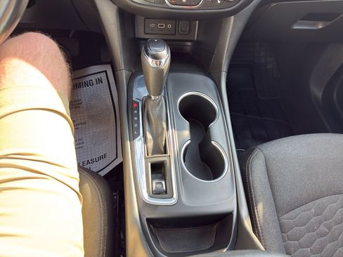 Used 2021 Chevrolet Equinox LT image 16