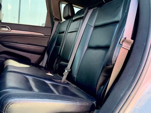 Used 2019 Jeep Grand Cherokee Limited AWD/4WD image 6