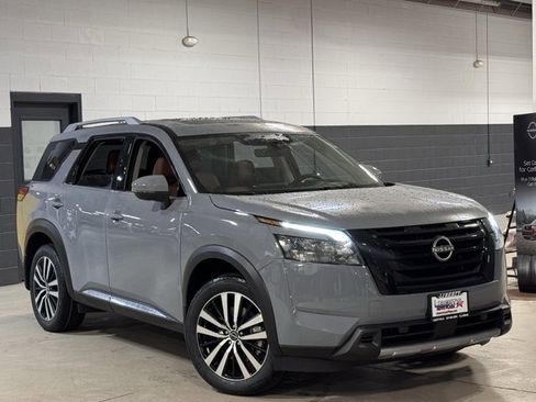 New 2025 Nissan Pathfinder Platinum image 3