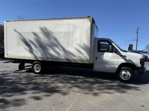 Used 2017 Ford E-350 and Econoline 350 Super Duty image 4