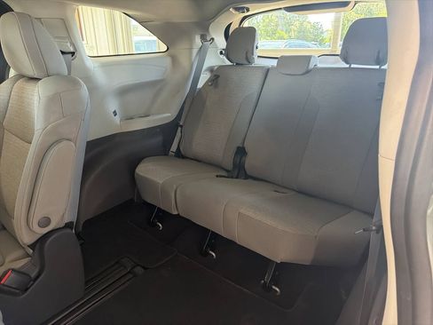 Used 2024 Toyota Sienna LE AWD/4WD image 22