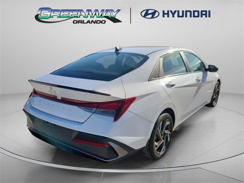 Used 2025 Hyundai Elantra Sport image 4