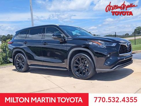 Used 2022 Toyota Highlander XLE AWD/4WD image 1