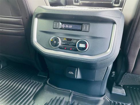 Used 2025 Ford Expedition Platinum w/ Platinum Ultimate Package AWD/4WD image 28