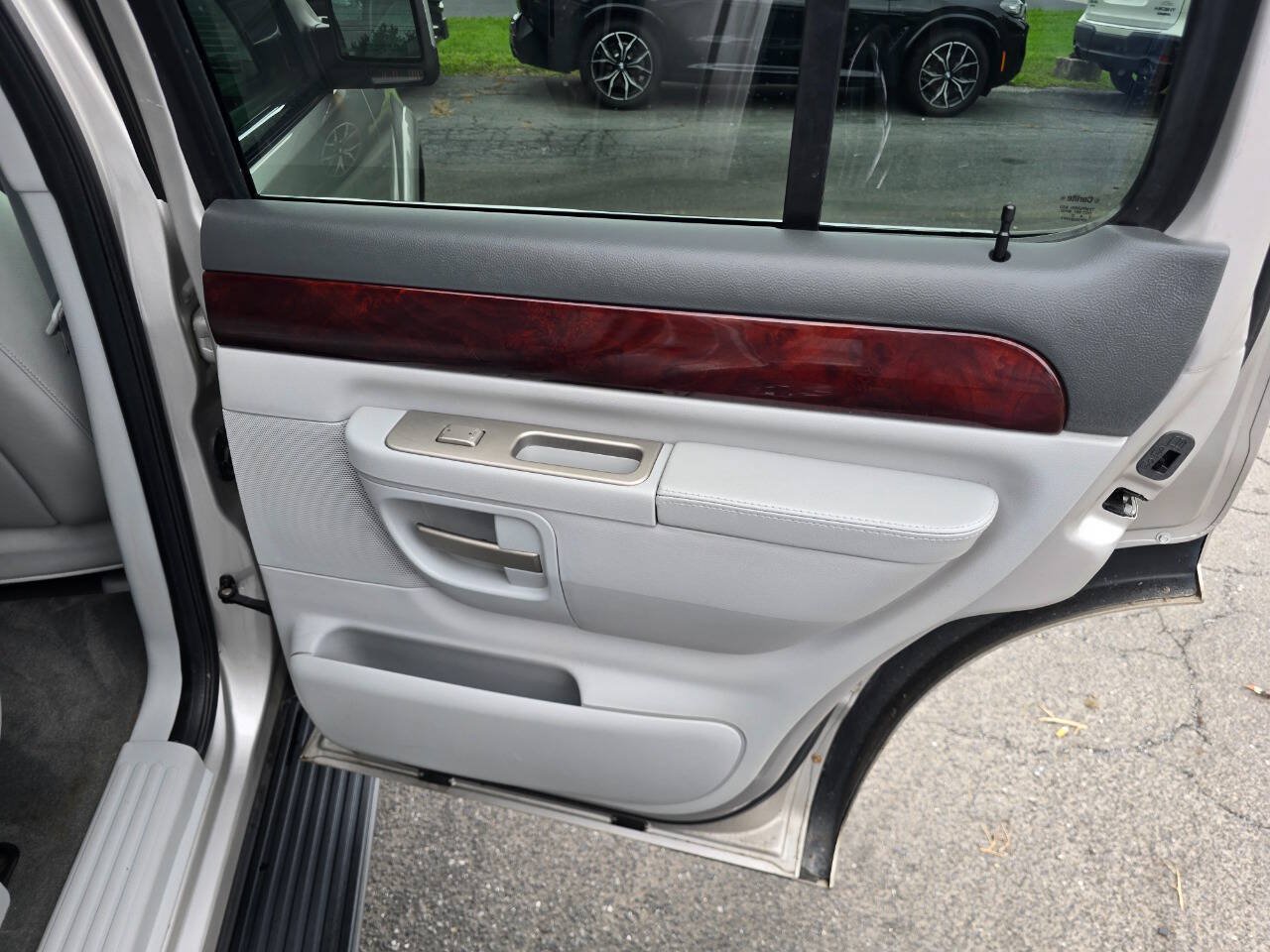Used 2005 Lincoln Aviator AWD image 34