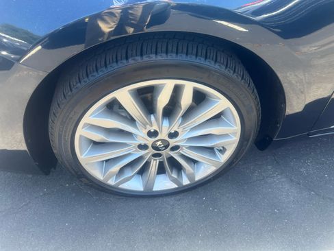 Used 2020 Kia Cadenza Limited image 6
