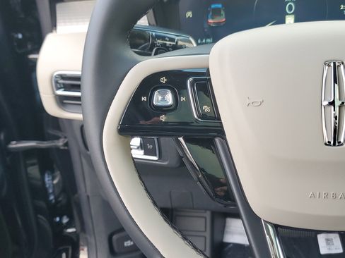 New 2026 Lincoln Corsair Premiere image 17