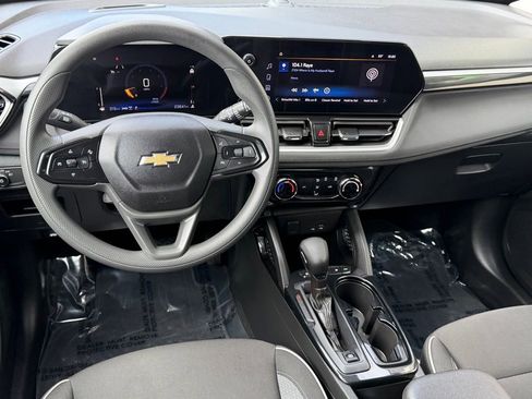Used 2025 Chevrolet TrailBlazer LT AWD/4WD image 17