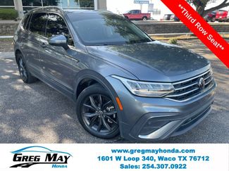 Used 2024 Volkswagen Tiguan SE w/ Panoramic Sunroof Package FWD video 1
