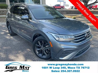 Used 2024 Volkswagen Tiguan SE w/ Panoramic Sunroof Package