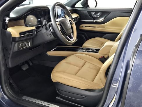 Used 2022 Lincoln Corsair Reserve image 7