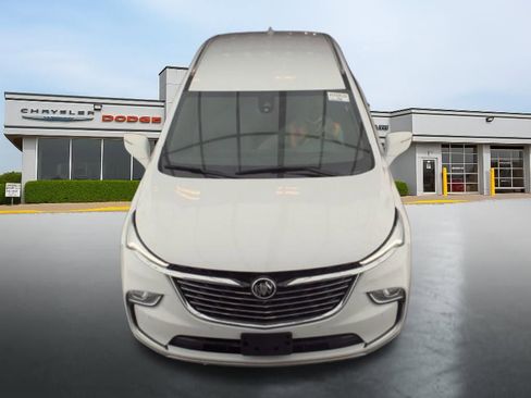 Used 2024 Buick Enclave Premium image 2