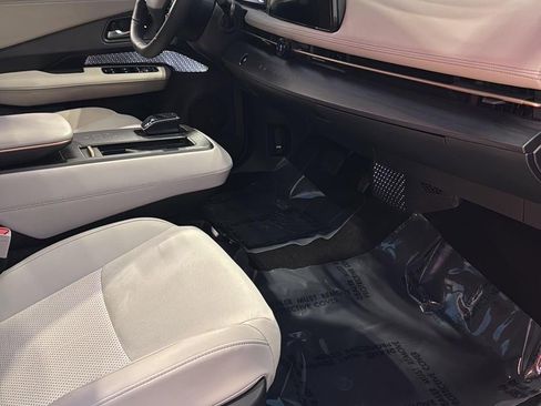 Used 2023 Nissan Ariya EVOLVE+ image 14