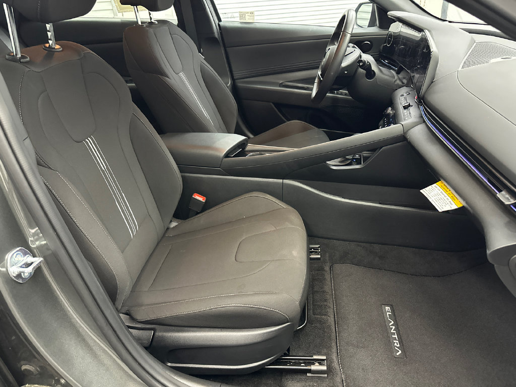 Used 2025 Hyundai Elantra SEL FWD image 12