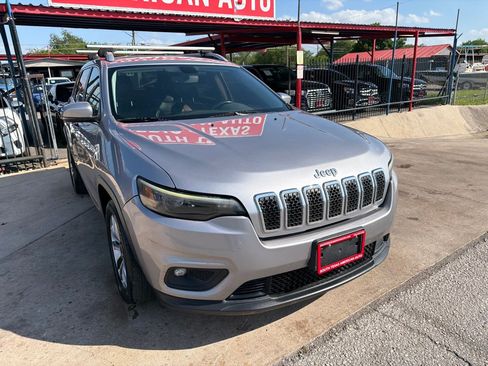 Used 2019 Jeep Cherokee Latitude Plus w/ Comfort/Convenience Group FWD image 7
