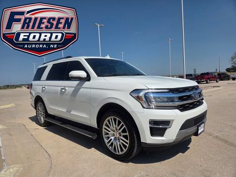 Used 2024 Ford Expedition Limited AWD/4WD image 3