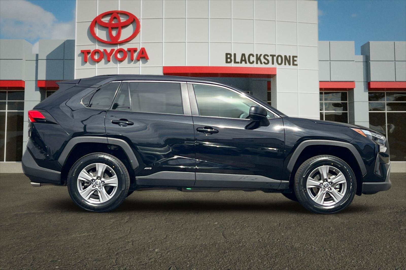 Certified 2023 Toyota RAV4 LE AWD/4WD image 2