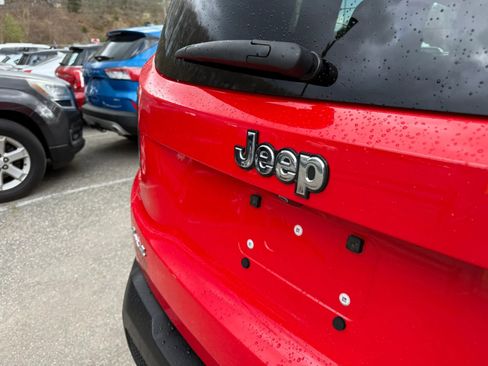 Used 2016 Jeep Renegade Limited image 10