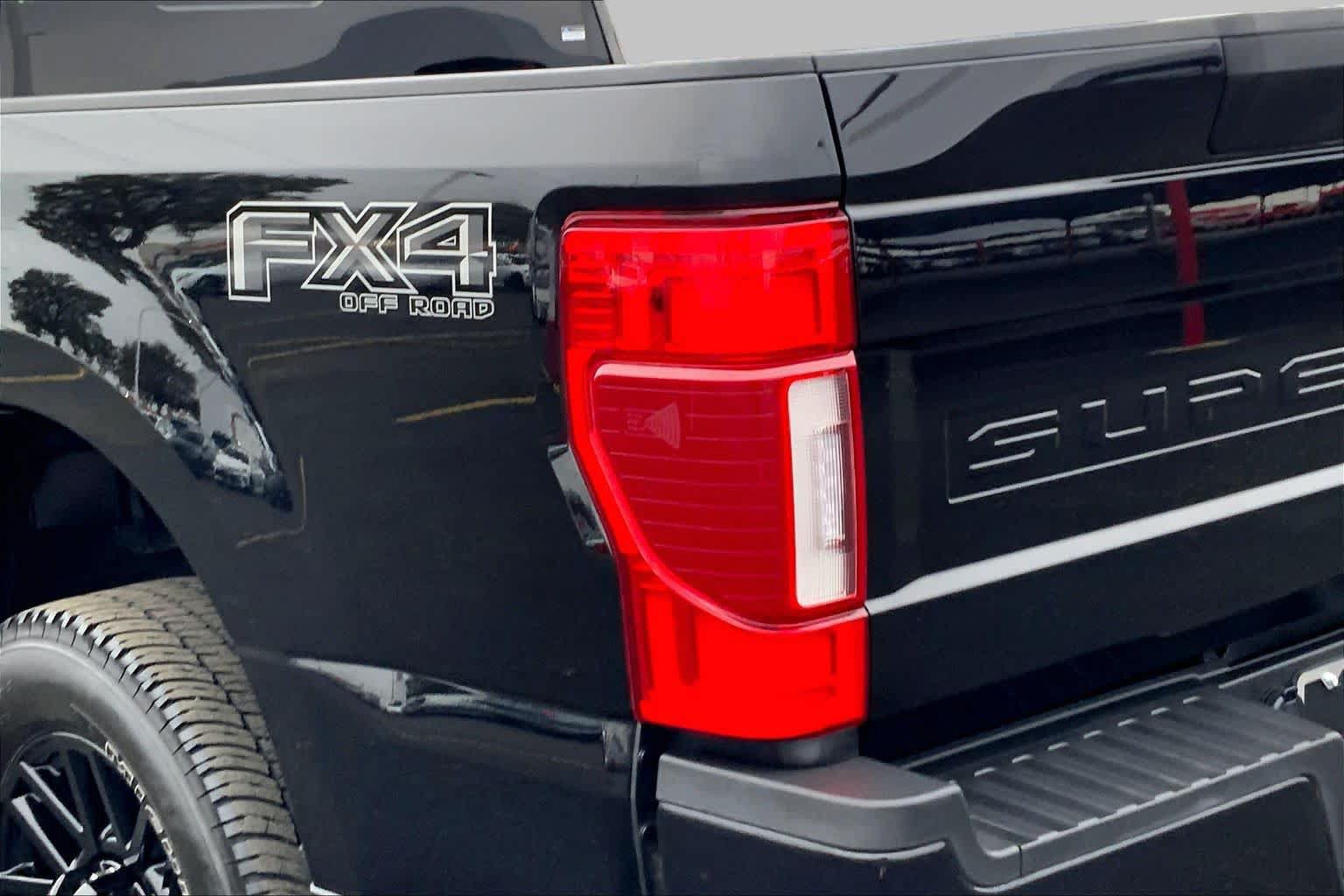 Used 2022 Ford F250 Lariat w/ Black Appearance Package AWD/4WD image 29